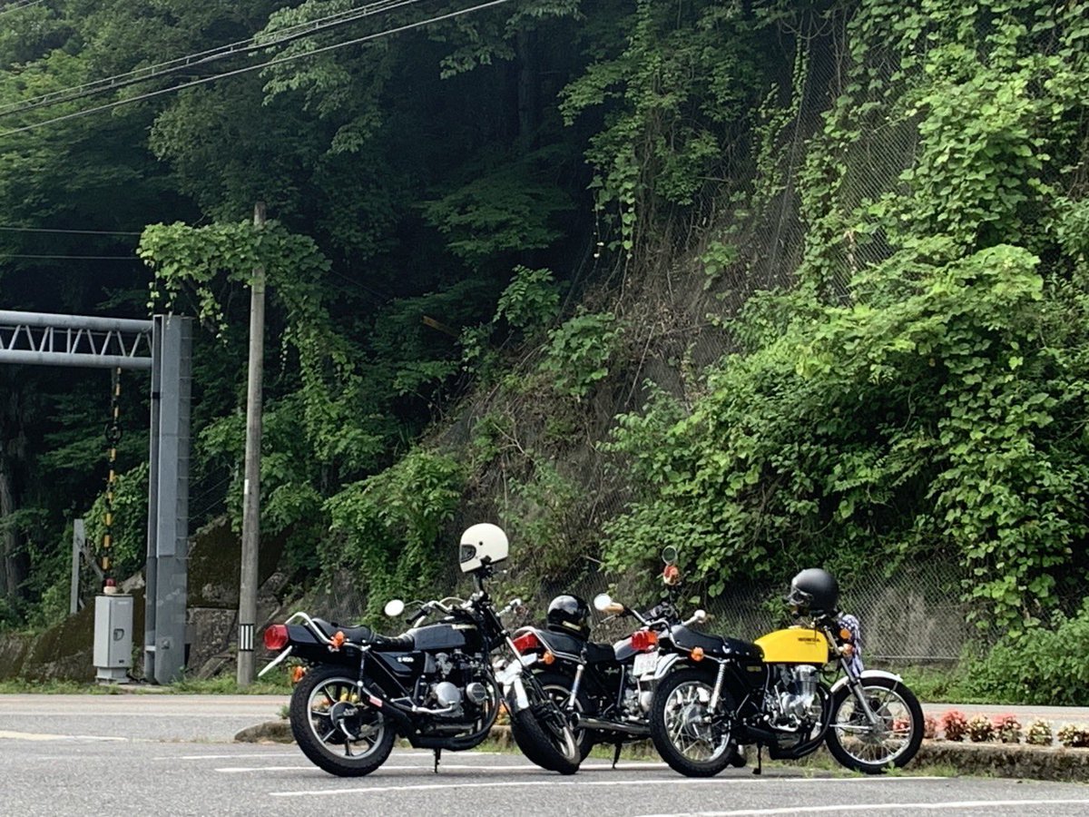 ヨンフォアフルレストア完了お疲れ様でしたツーリングの巻。
半袖で腕が真っ赤になりました。