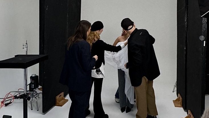 luiminus's tweet image. 📍 Vera Corp.

My mom invited me to visit our company today. It turns out she only wants me to get our newly designed dress (which has not been launched yet) to fit my size. 🤦🏻‍♀️ 

Oh, just how much I love my mom.