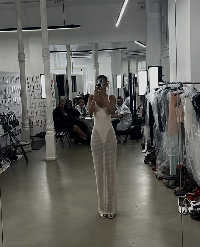 luiminus's tweet image. 📍 Vera Corp.

My mom invited me to visit our company today. It turns out she only wants me to get our newly designed dress (which has not been launched yet) to fit my size. 🤦🏻‍♀️ 

Oh, just how much I love my mom.