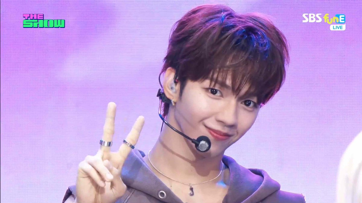 fnfent_official's tweet photo. [📰] 아홉(AHOF), '더쇼' 첫 출격…1위 트로피까지 수집

🔗 https://t.co/E5tKiuTvRf

#AHOF #아홉
#WHOWEARE https://t.co/5pLXAl3W0K