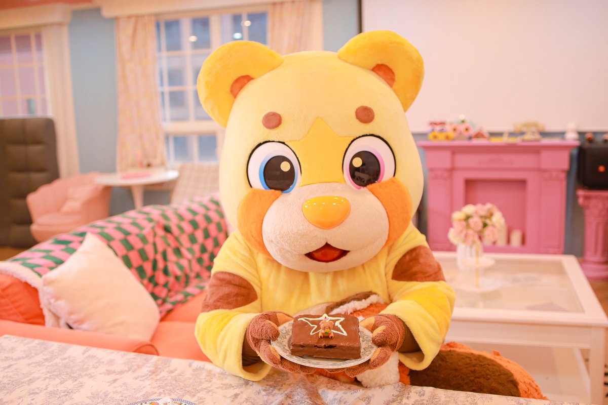 maro_snug's tweet image. 친구들! 잘 지내고 있냐로?🧸
오늘은 마로가 집에 온 지 4주년 되는 날이래로-!4️⃣💕🍫🎂
시간이 참 빠른거 같다로🐻
날씨가 요즘 매우 더운데 
친구들 온열질환 안걸리게 
충분히 휴식을 취하고 수분을 틈틈히 충전하자로🧊🥤

#마로 #MARO #4주년 #4th #행복하자 #사랑해 #❤️ #🐻 #🧸