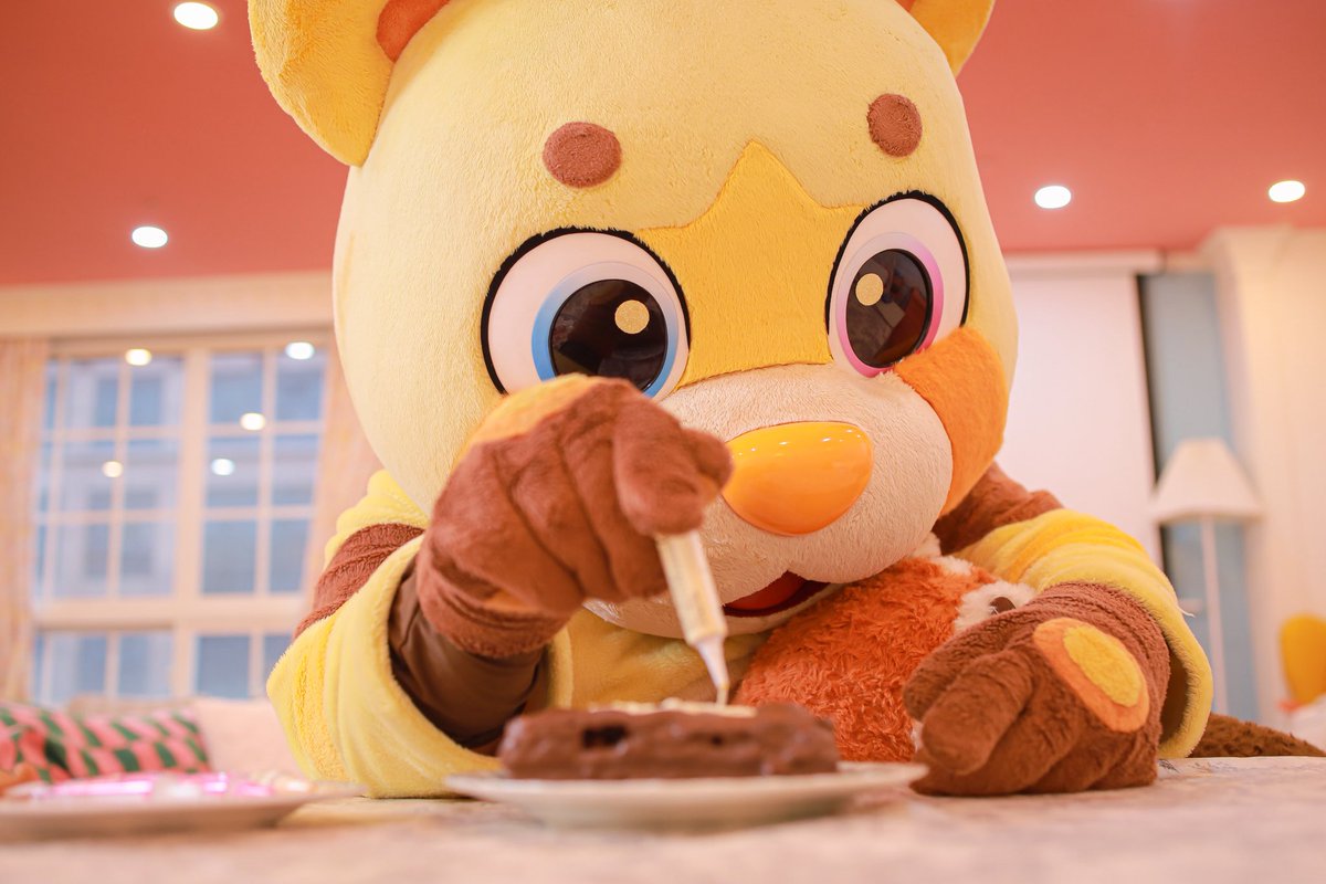 maro_snug's tweet image. 친구들! 잘 지내고 있냐로?🧸
오늘은 마로가 집에 온 지 4주년 되는 날이래로-!4️⃣💕🍫🎂
시간이 참 빠른거 같다로🐻
날씨가 요즘 매우 더운데 
친구들 온열질환 안걸리게 
충분히 휴식을 취하고 수분을 틈틈히 충전하자로🧊🥤

#마로 #MARO #4주년 #4th #행복하자 #사랑해 #❤️ #🐻 #🧸