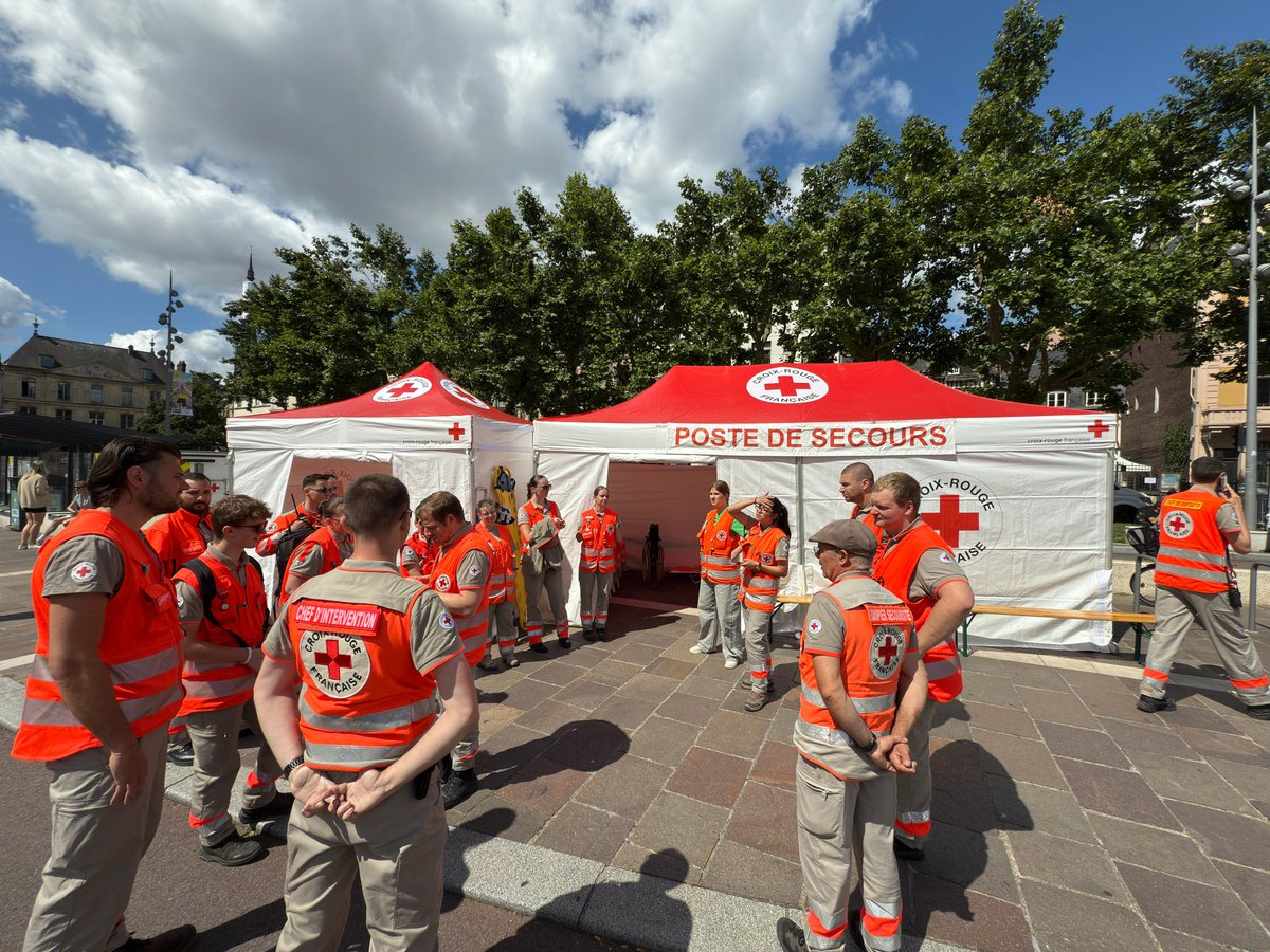 Fin du briefing des équipes secouristes pour le Tour de France à Rouen. #TDF2025