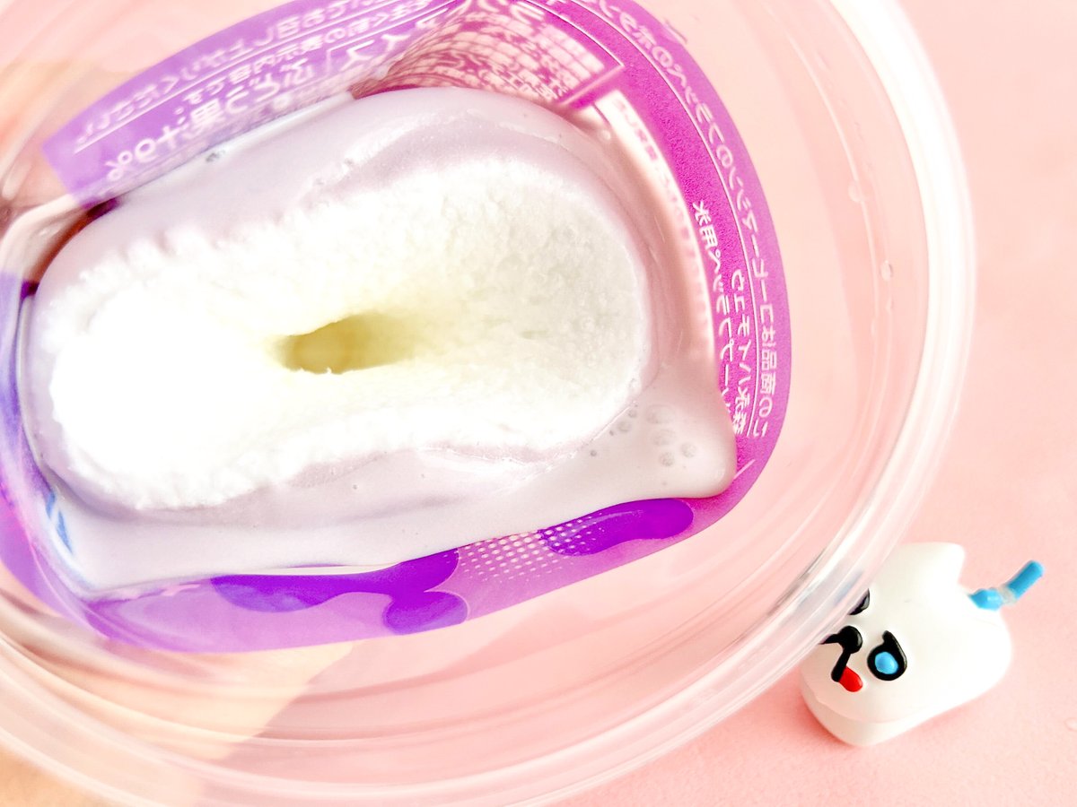 doorfumi2018's tweet image. 【飲んだぜ】ファミマ新発売の「森永ハイチュウグレープフラッペ」だぜ!
初のハイチュウコラボだって。飲んでみると、ひんやりシャリシャリ感と一緒に、ハイチュウらしいもったりした飲み心地もあるぜ。ジューシーなグレープ感も再現度高くて、こりゃウマいぜ。
#オヤツハント