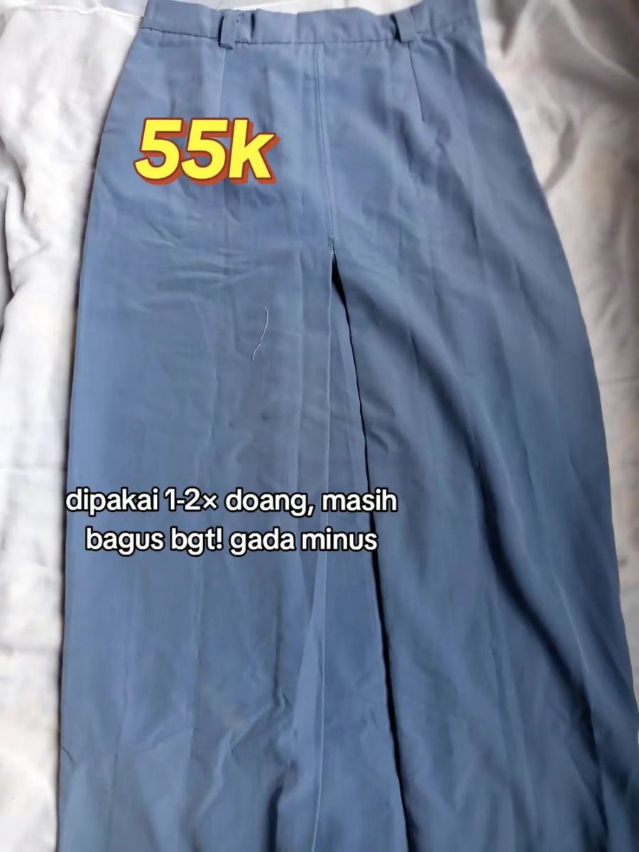 ccimoriy's tweet photo. gais aku mau jual seragam sekolah &amp; baju akuu, bisa co oyen ya 🍊 nego tipis https://t.co/bz1sfeH3wO