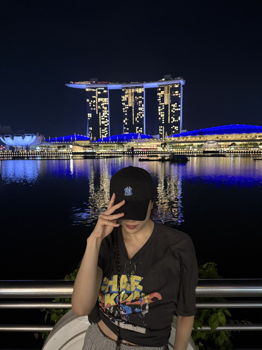 satsuki25s's tweet image. シンガポール公演ありがとうございました🇸🇬❤️海を越えても大きな歓声の中迎えられるあゆさんの凄さに毎回感動するばかりです🥹とっても貴重な環境で踊れていることに感謝すると共に、これからも全身全霊で踊り楽しみたいと思います✨
次回は東京🗼今からしっかり燃えております🔥
#ayuasiatour2025