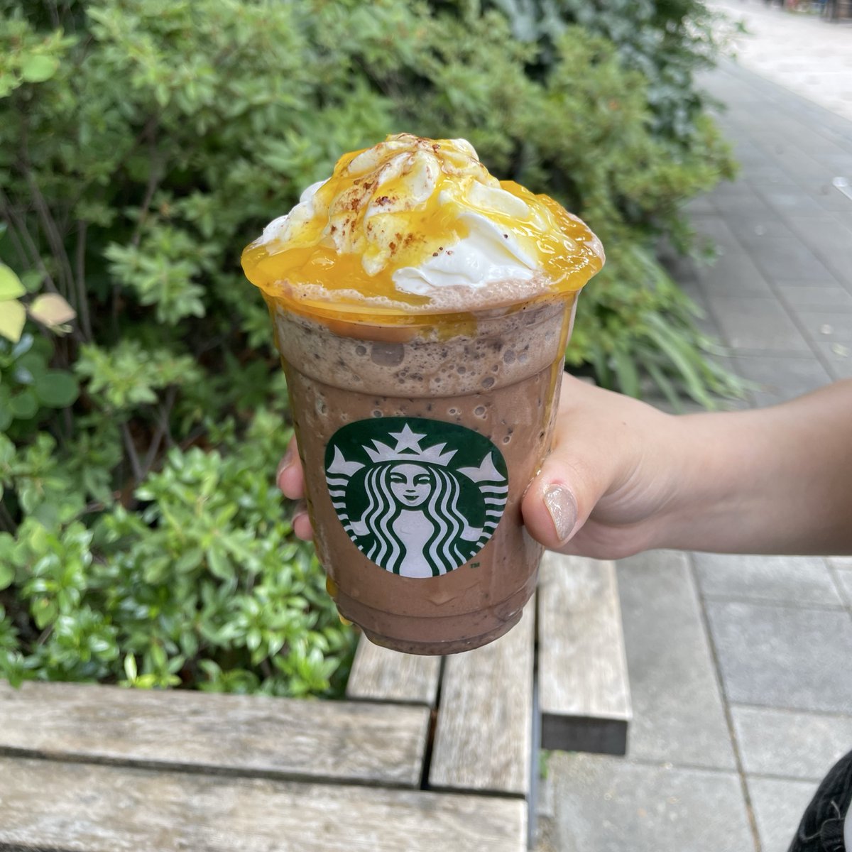 ISUTA_JP's tweet image. 今だけ楽しめる、スターバックスの「マンゴー果肉」カスタムはもう試した🥭？

スタバ好きが教える、マンゴー果肉のとろうまカスタム4選をご紹介します✨

動画の最後に、スターバックスの裏メニューを使ったカスタムも登場するから、ぜひチェックしてみて！
