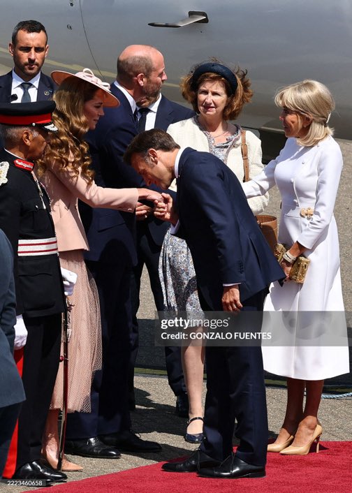 sevenspacesX's tweet image. #Princessofwales 
#PresidentMacron