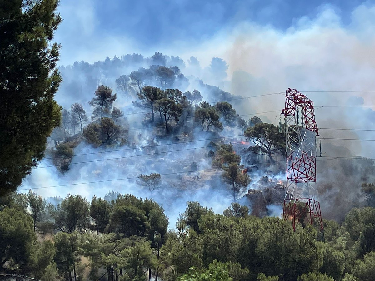 Pompiers13 tweet media
