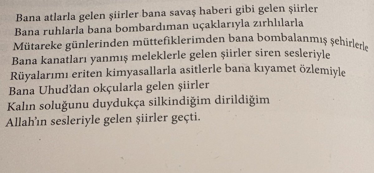 Süleyman Unutmaz’ın bu ayki Muhit Dergisinde yayımlanan Delirme Korkusu ismindeki enfes şiirinden…:
Gözlerin görmediğini sadece beynin görmesine destek vermek adına gelen ışık parçacıklarını/dalgalarını elektrik iletilerine çevirdiğini anlayan dimağlara gelsin.