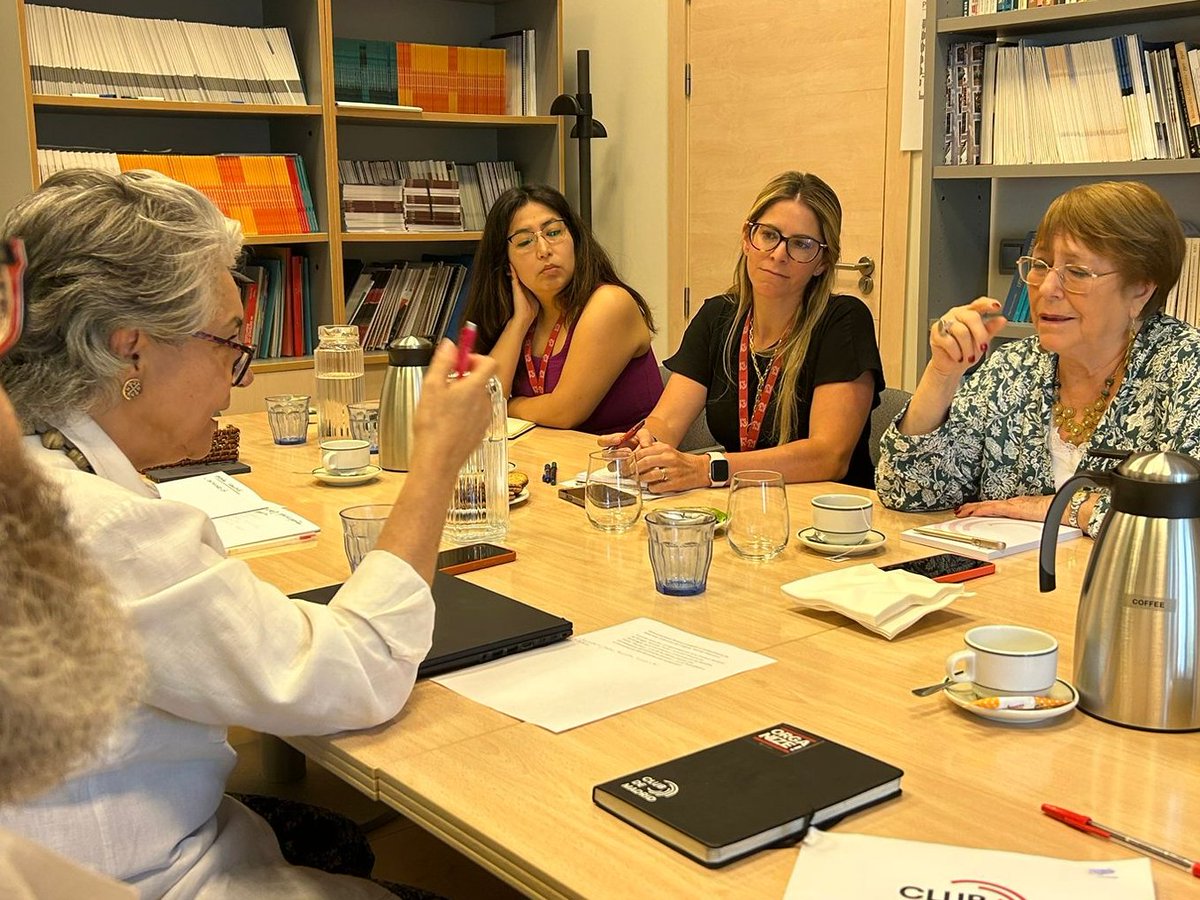 ClubdeMadrid's tweet image. Our Vice President @mbachelet visited the @ClubdeMadrid Secretariat to review the results of #FFD4 in Seville and discuss next steps to advance the agenda on #Financing4Development for the rest of the year.

#ClubdeMadrid #FFD4Sevilla