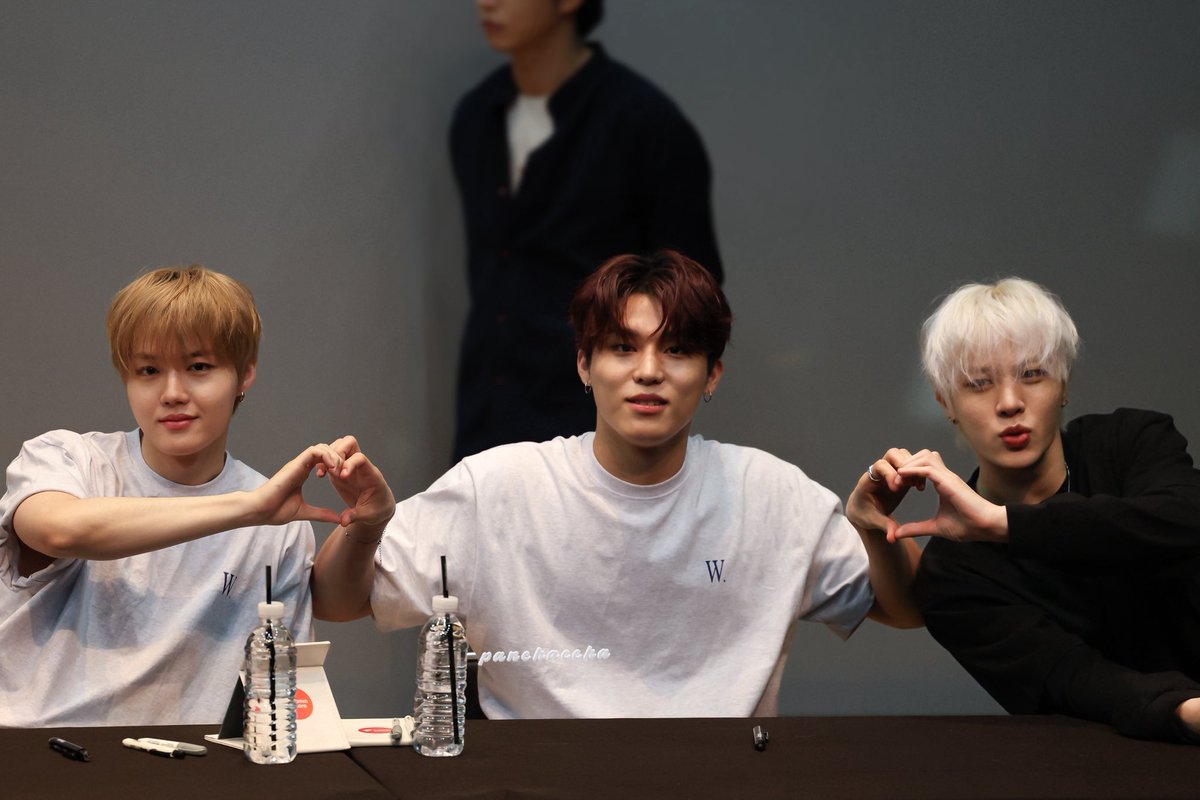 250707 원더월

🫶🏻🫶🏻

#도영 #DOYOUNG #ドヨン 
#정우 #JEONGWOO #ジョンウ 
#정환 #JUNGHWAN #ジョンファン 
#트레저 #TREASURE