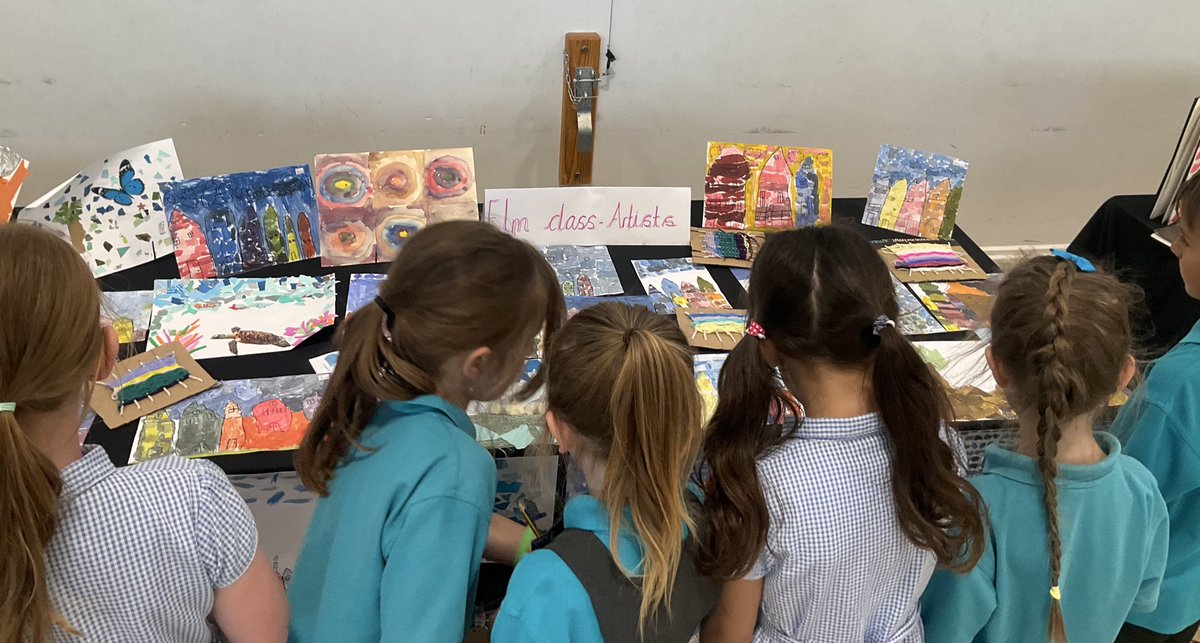 HVA_elmclass's tweet image. Come to the HVA Art Gallery today after school to celebrate artists across the school🎨🖼️ @TheArtsHVA