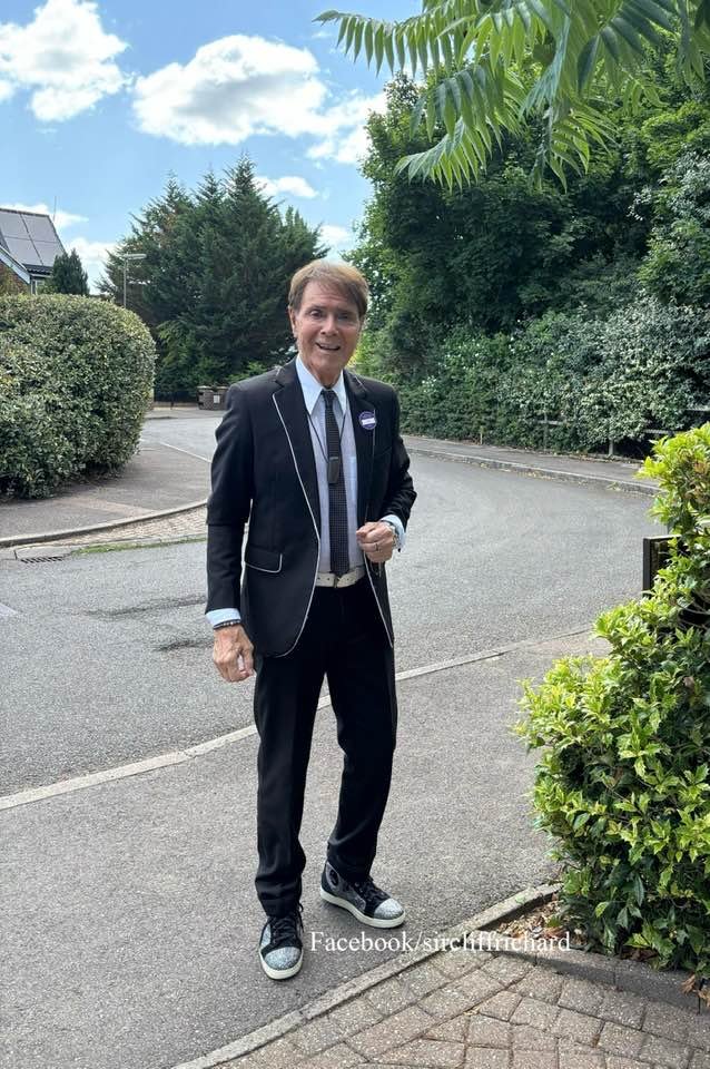 A fine Tuesday, let’s go and watch some more tennis!

#CliffRichard #Wimbledon
