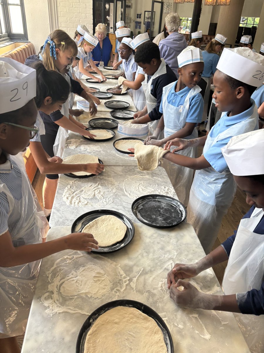 Year 5 had a fantastic morning learning how to make ‘The Queen of Pizza’ … a margarita! They learnt how to shape the pizza, how much flour was needed to ensure it didn’t stick, and how to shake off any excess flour - which involved throwing the dough! 🍕