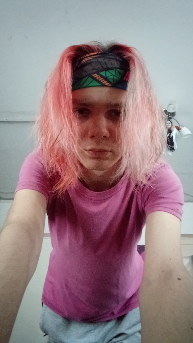 <a href="/umka663/">Hex</a> Не так давно я выглядел как на первых двух фотках, правда потом постригся и сейчас заново отращиваю волосы
Всем парням советую выглядеть так же