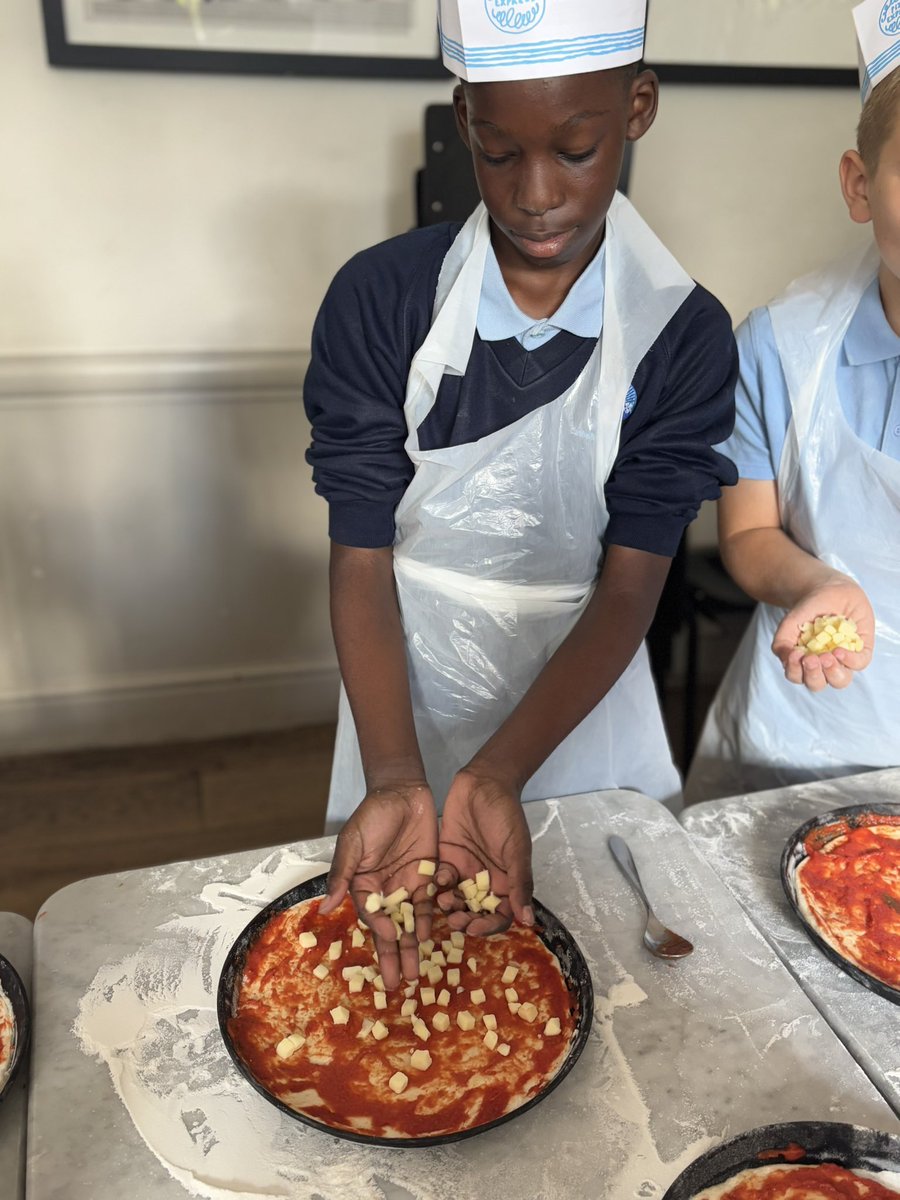 Year 5 then added a tomato Passata to their base, and topped with delicious mozzarella! 🧀🍅