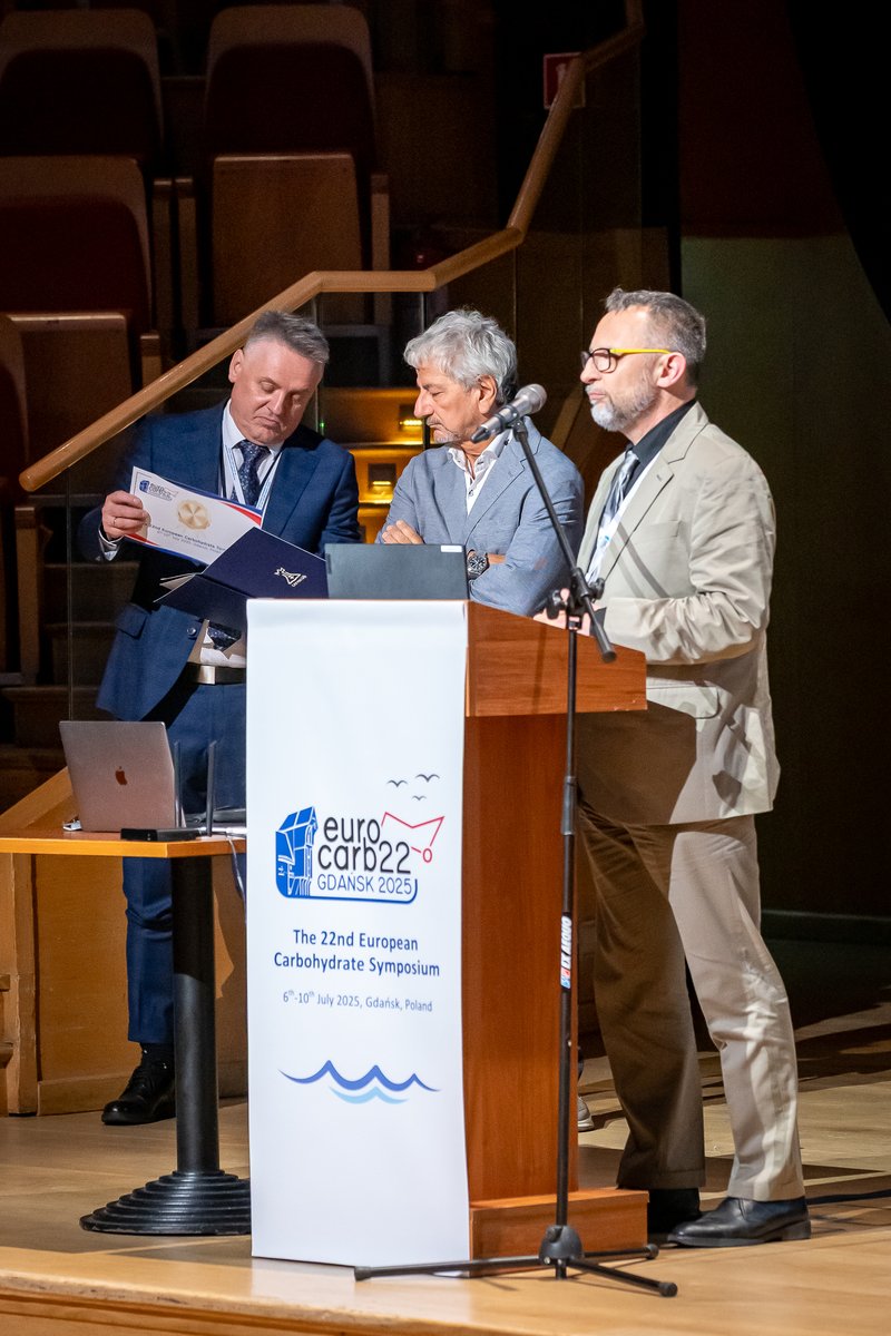On 6 July, the Eurocarb22 conference officially opened with a warm welcome from Prof. Zbigniew Kaczyński and Prof. David Bonnaffé. An inspiring start to a week of cutting-edge carbohydrate research and international collaboration! #Eurocarb22 #OpeningCeremony #Glycoscience