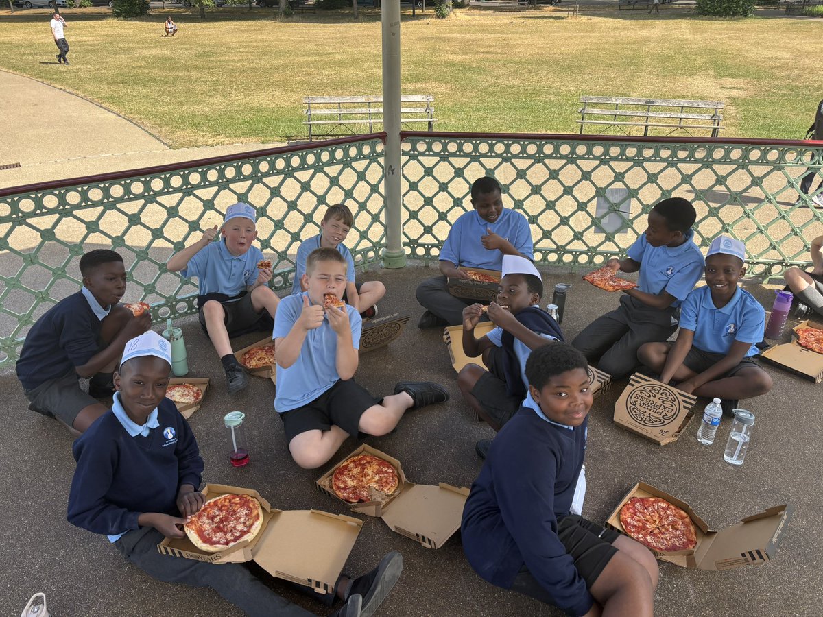 Finally leading onto enjoying their finished products sat in the park, with 10/10s all around 😋