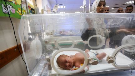 🇮🇱🇵🇸 ALERTE INFO | « Ils n'ont que la peau et les os » : les médecins de Gaza mettent en garde contre le risque de décès des bébés par manque de lait maternisé. Déjà 66 enfants palestiniens sont morts de faim depuis le début du génocide à Gaza en octobre 2023.  (The Guardian)