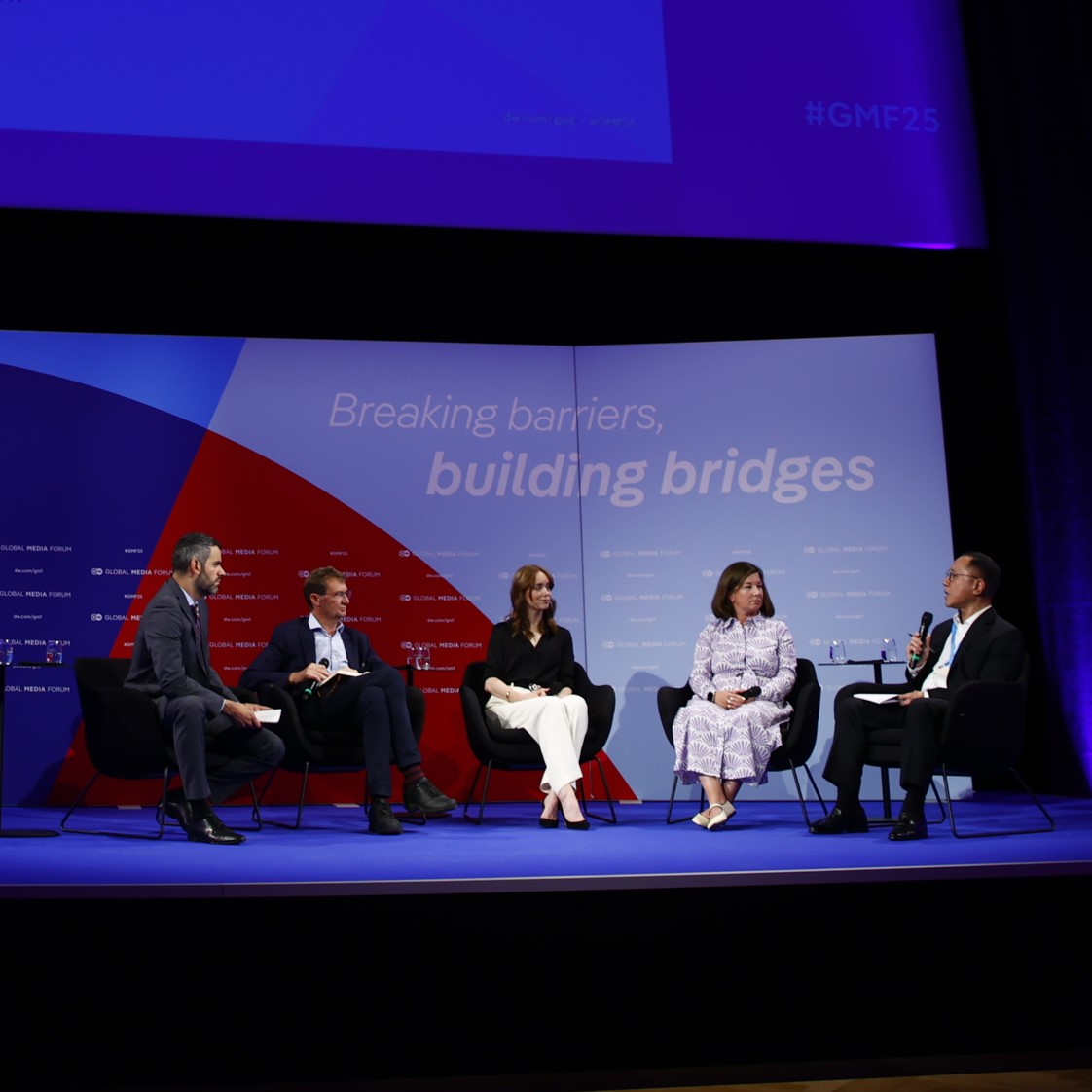 Panel: "Newsroom business models and how to make them sustainable" w/ <a href="/AriefSuditomo/">Arief Suditomo</a> (Metro TV Indonesia), @NicNewman (<a href="/risj_oxford/">Reuters Institute</a>), <a href="/norgillespie/">Noreen Gillespie</a> (<a href="/Microsoft/">Microsoft</a> ), and Claire Atkin (Check My Ads) explored innovative strategies shaping the future of funding quality journalism.