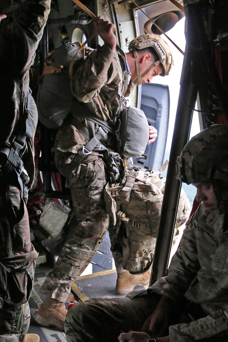 I_Corps's tweet image. Drop zone ready 🎯
Soldiers with 593rd CSC joined forces with the 1st SFG-A for a LCLA airdrop at @JBLM_PAO. This is how 593rd trains to sustain, by executing fast and accurate aerial delivery that keeps the fight moving.