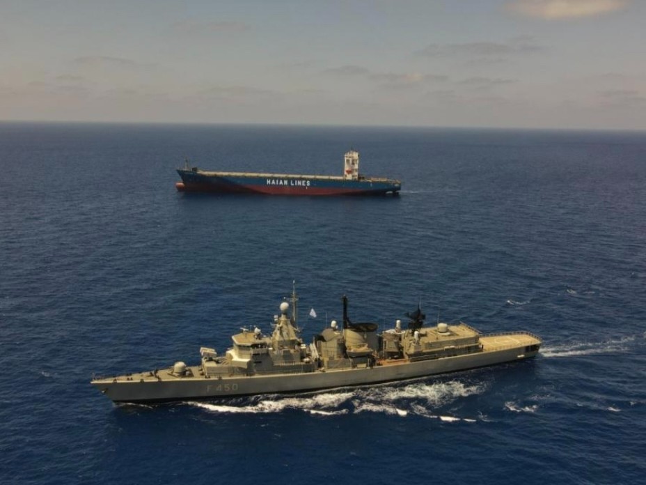 NATO_MARCOM's tweet image. ๐ฌ๐ทHS Elli hailed a civilian vessel recently while participating in #OpSeaGuardian in the Mediterranean Sea.
These interactions are a routine part of OSG to further enhance NATOโs understanding about the maritime environment and to deter, disrupt or protect against maritimeโฆ