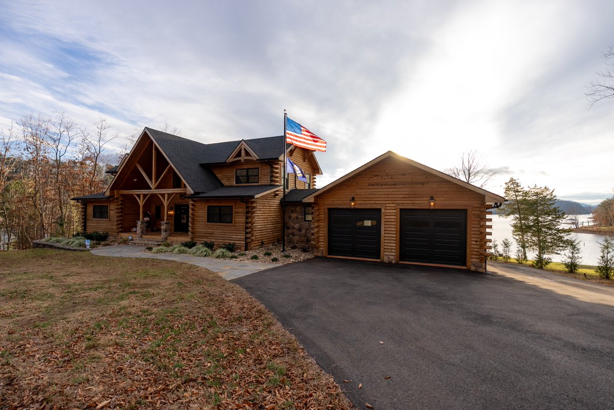 Nestled in the woods, this Southland home blends rustic charm with modern design. The result? A cozy, custom retreat built for lifelong memories.
#LogHomeShowcase #SouthlandStyle #BuiltWithCare