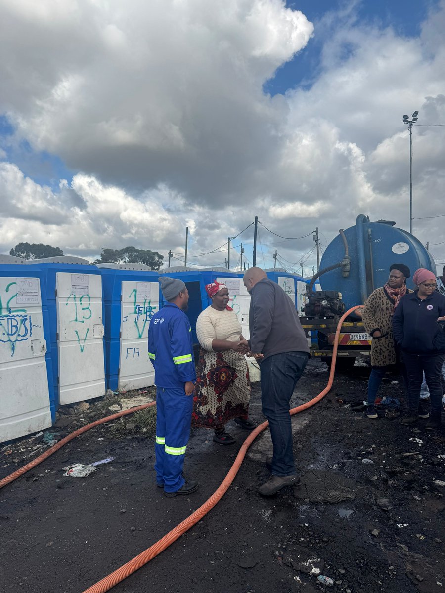 CityofCT's tweet photo. Acting Mayor @AndrewsEddie visited the Vygieskraal informal settlement and Kampies informal settlement yesterday, to assess conditions following the recent heavy rainfall and flooding across parts of the metro.
See: https://t.co/yltdtzBKkZ
#CTNews #SpatialPlanningandEnvironment https://t.co/4wDMCpkWvM