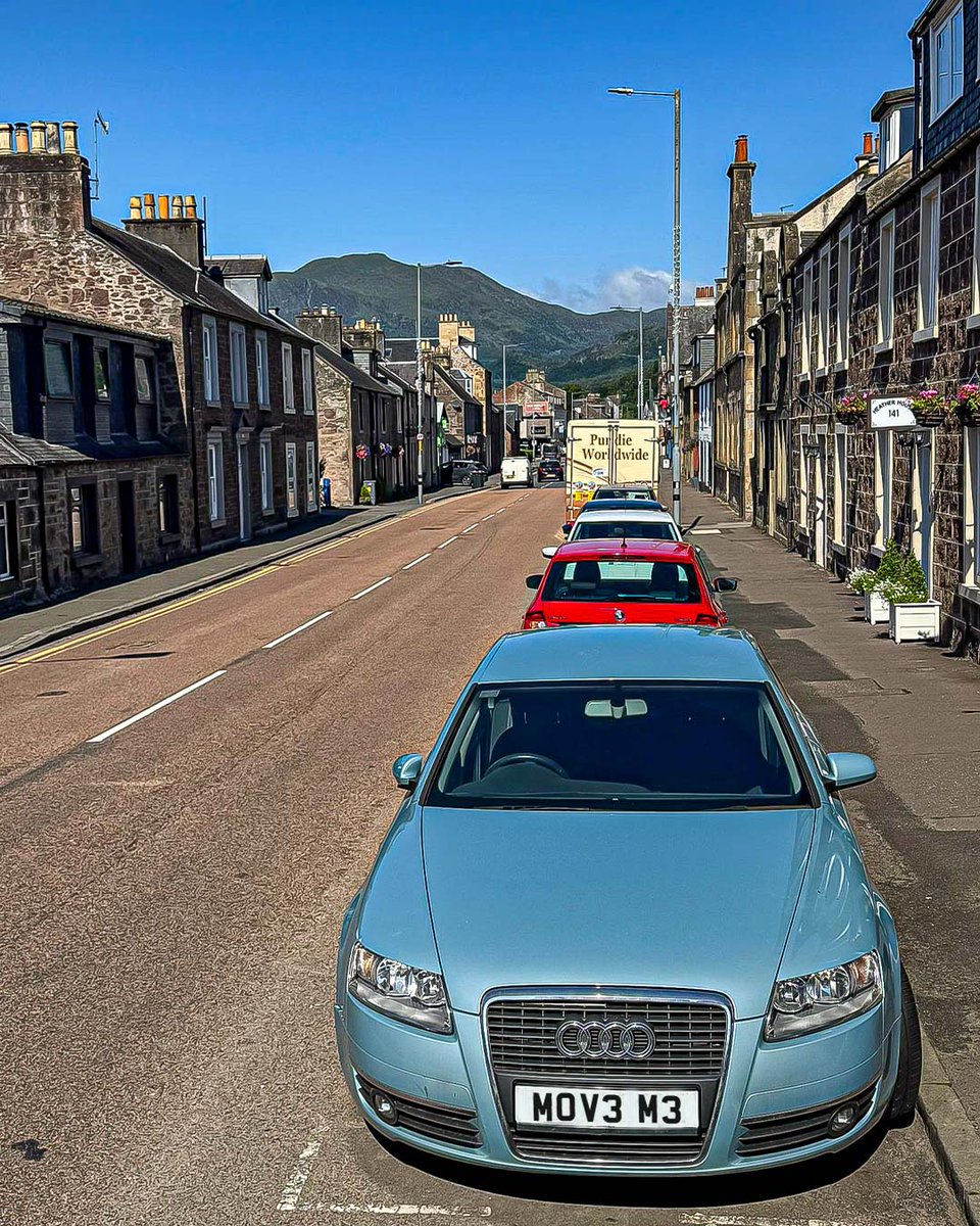 Scott and his crew are at the gateway to the Highlands today! 😎

Can you guess where they are? Bonus points if you can name the mountain in the background, and maximum kudos if you've climbed it! 🗻

Get in touch for your next move in Scotland! - PurdieWorldwide.co.uk