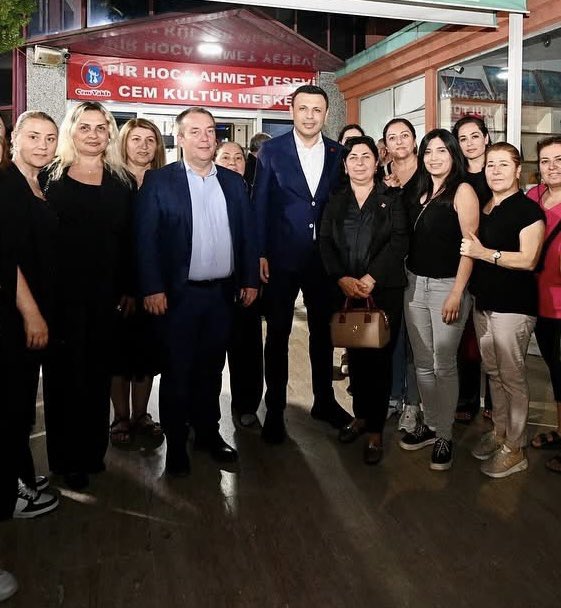 İl başkanımız "Özgür Çelik" 
Bu mücadeleyi Onurlu  şekilde İlk günden bu yana çok iyi yönetti 
Biz de yanındaydık ve hep yanında olacağız,
Başkaları ile kıyaslayamayın
⚖️Tüm CHP Özgür Çelik Başkanın yanındadır. 
#ÖzgürÇelikİleBeraberdik 🇹🇷