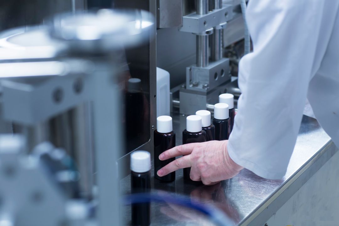 📈La #IndustriaFarmacéutica es un pilar estratégico para la economía y la sanidad en España

📢Según un estudio de 
<a href="/Farmaindustria/">Farmaindustria</a>, cada euro invertido en #medicamentos genera casi cuatro euros de valor añadido, impulsando la innovación y el empleo

Informe