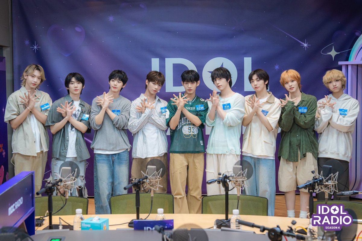 idolradiokorea's tweet photo. [#아이돌라디오4 앨범 250707]

📸EP#136 아홉, 아돌라에서 만나기로 해🥰 (DJ 에릭)

읏쇼읏쇼! 
아돌라 케이팝 명예의 전당에 오른 아홉
앞으로 수상 길만 걸으세용 🏆

@AHOF_official

#MBC #IDOLRADIO #아이돌라디오 #아홉 #AHOF https://t.co/qdgpy9SmKL