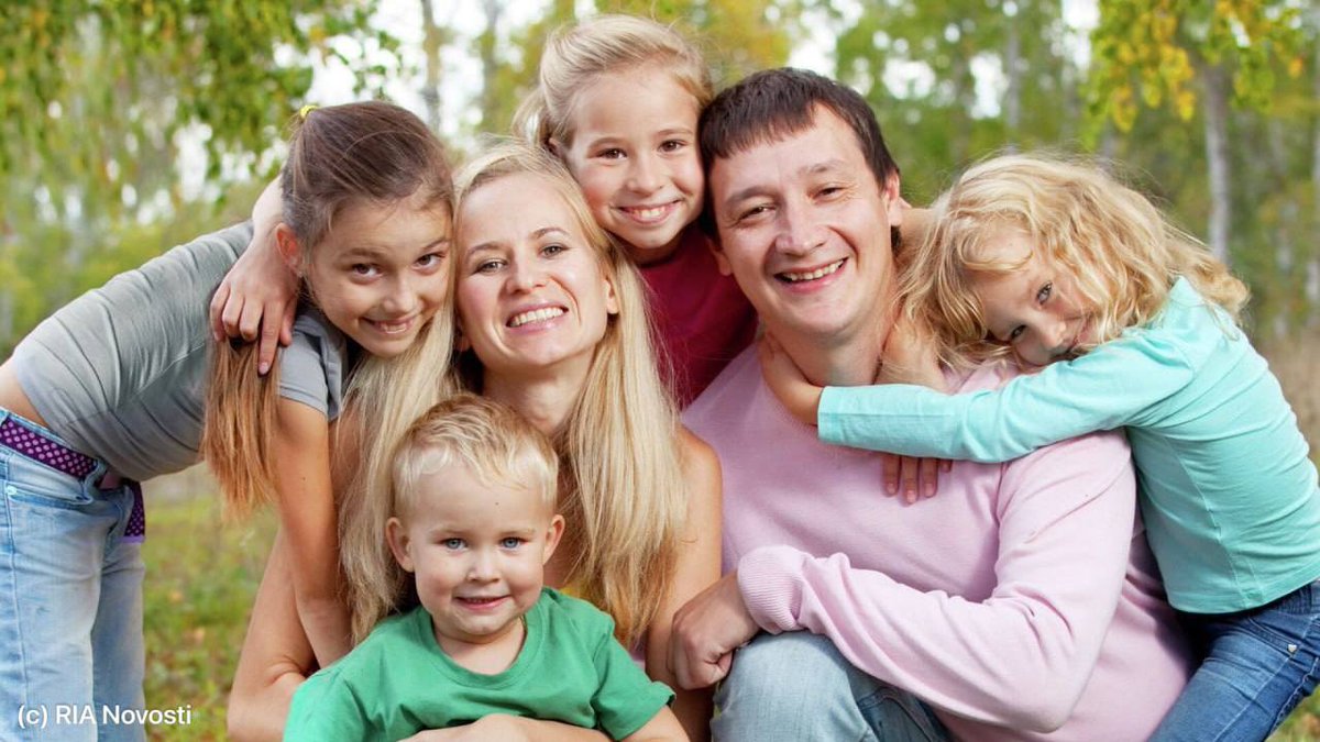 👩‍❤️‍👨 #OTD in Russia we celebrate the Day of Family, Love &amp; Fidelity — our own version of Valentine's Day.

☦️ It was inspired by a legend of St Peter &amp; Fevronia of #Murom, patrons of marriage and family. 

❤️ Russia's families honour traditional values — not just in words, but in
