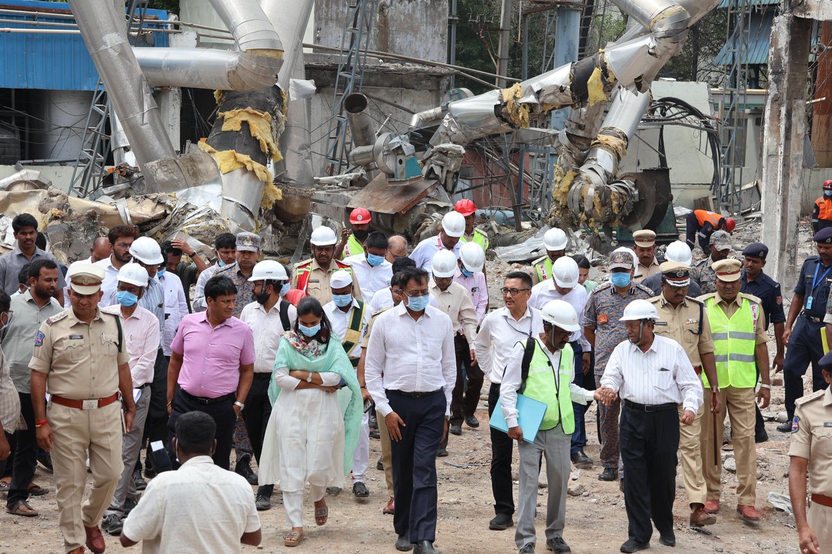 Collector Sangareddy (@collector_srd) on Twitter photo పాశమైలారం పారిశ్రామిక వాడలోని భారీ ప్రమాదం జరిగిన సిగాచి ఫార్మా కంపెనీ జాతీయ విపత్తు నివారణ సంస్థ బృందం(NDMA) సభ్యులు సందర్శించి ప్రమాదం జరగడానికి గల కారణాలపై నిశితంగా అధ్యయనం చేశారు మరియు జిల్లా కలెక్టర్, వివిధ శాఖల అధికారులతో సమావేశం నిర్వహించారు. <a href="/TelanganaCMO/">Telangana CMO</a> <a href="/TelanganaCS/">Office of Chief Secretary, Telangana Govt.</a> పాశమైలారం పారిశ్రామిక వాడలోని భారీ ప్రమాదం జరిగిన సిగాచి ఫార్మా కంపెనీ జాతీయ విపత్తు నివారణ సంస్థ బృందం(NDMA) సభ్యులు సందర్శించి ప్రమాదం జరగడానికి గల కారణాలపై నిశితంగా అధ్యయనం చేశారు మరియు జిల్లా కలెక్టర్, వివిధ శాఖల అధికారులతో సమావేశం నిర్వహించారు. <a href="/TelanganaCMO/">Telangana CMO</a> <a href="/TelanganaCS/">Office of Chief Secretary, Telangana Govt.</a>