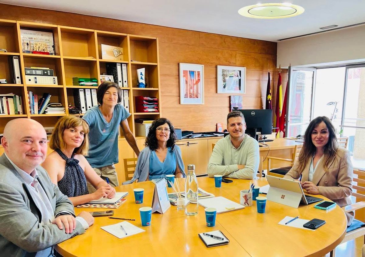 Rebeca Pérez (@rebepl) on Twitter photo En el encuentro con la nueva Junta de Gobierno del Colegio de Arquitectos de la Región de Murcia, con su decano al frente, seguimos tejiendo alianzas estratégicas para el futuro de Murcia.
Comienza una etapa ilusionante para impulsar juntos proyectos clave para nuestra ciudad. En el encuentro con la nueva Junta de Gobierno del Colegio de Arquitectos de la Región de Murcia, con su decano al frente, seguimos tejiendo alianzas estratégicas para el futuro de Murcia.
Comienza una etapa ilusionante para impulsar juntos proyectos clave para nuestra ciudad.