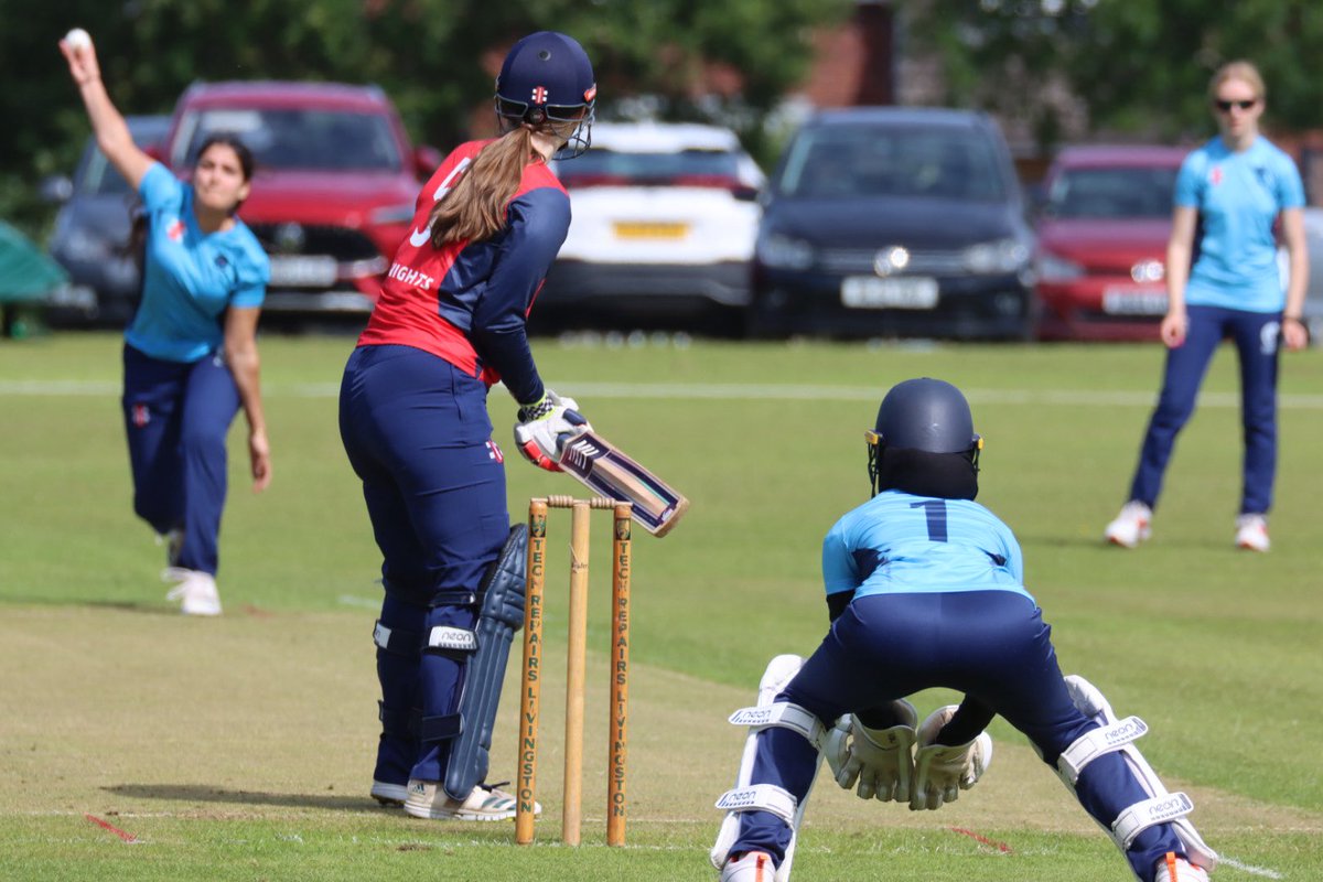 In the <a href="/CricketScotland/">Cricket Scotland</a> Girls U18 Regional Championship, Eastern Knights have scored 90/8 in their 20 overs. The Western Warriors are looking at an exciting chase. #ChooseCricket #Cricket

Follow live: cricketscotlandlive.com/match/135042-7…