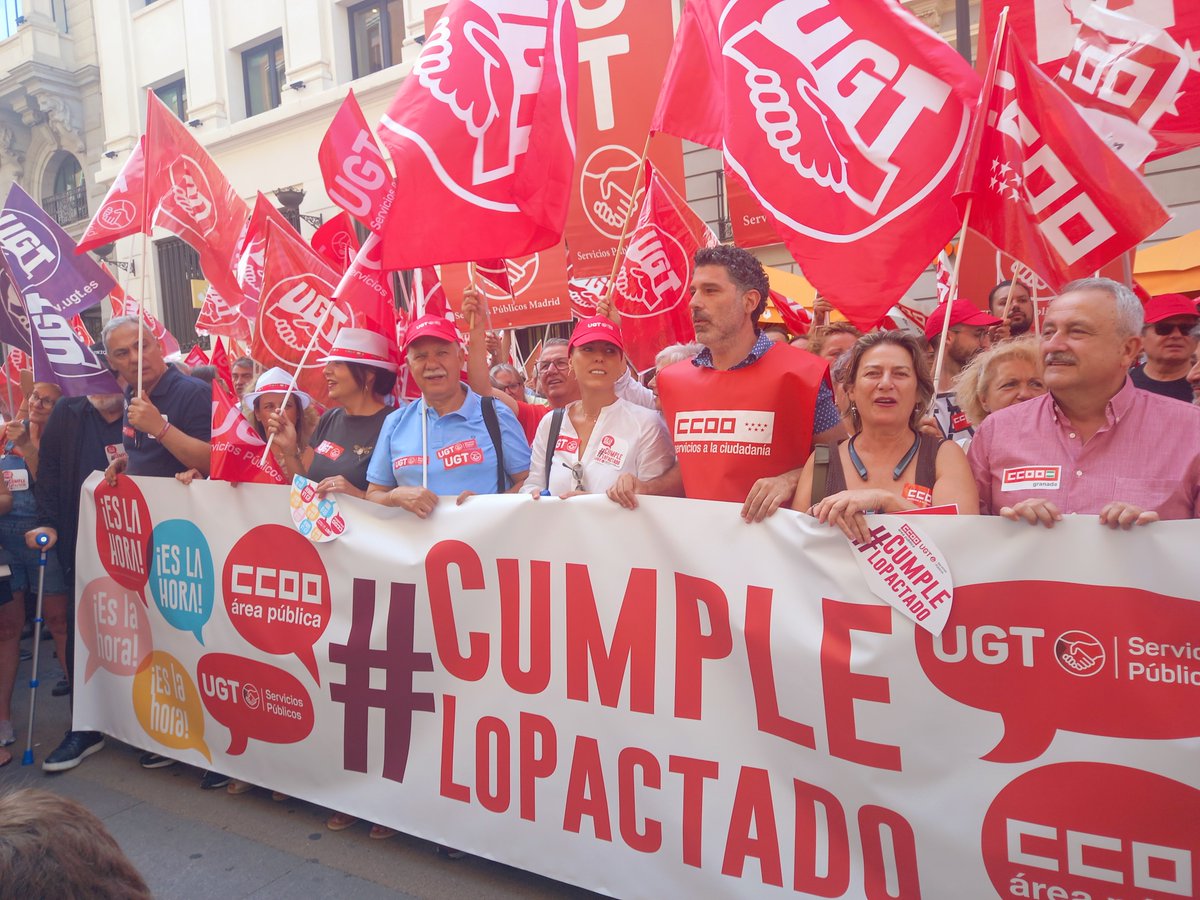 UGT_SP's tweet image. UGT y CCOO se concentran para exigir al Gobierno el cumplimiento íntegro de los acuerdos suscritos en la Función Pública.

#EsLaHora #CumpleLoPactado

ugt-sp.es/ugt-y-ccoo-se-…