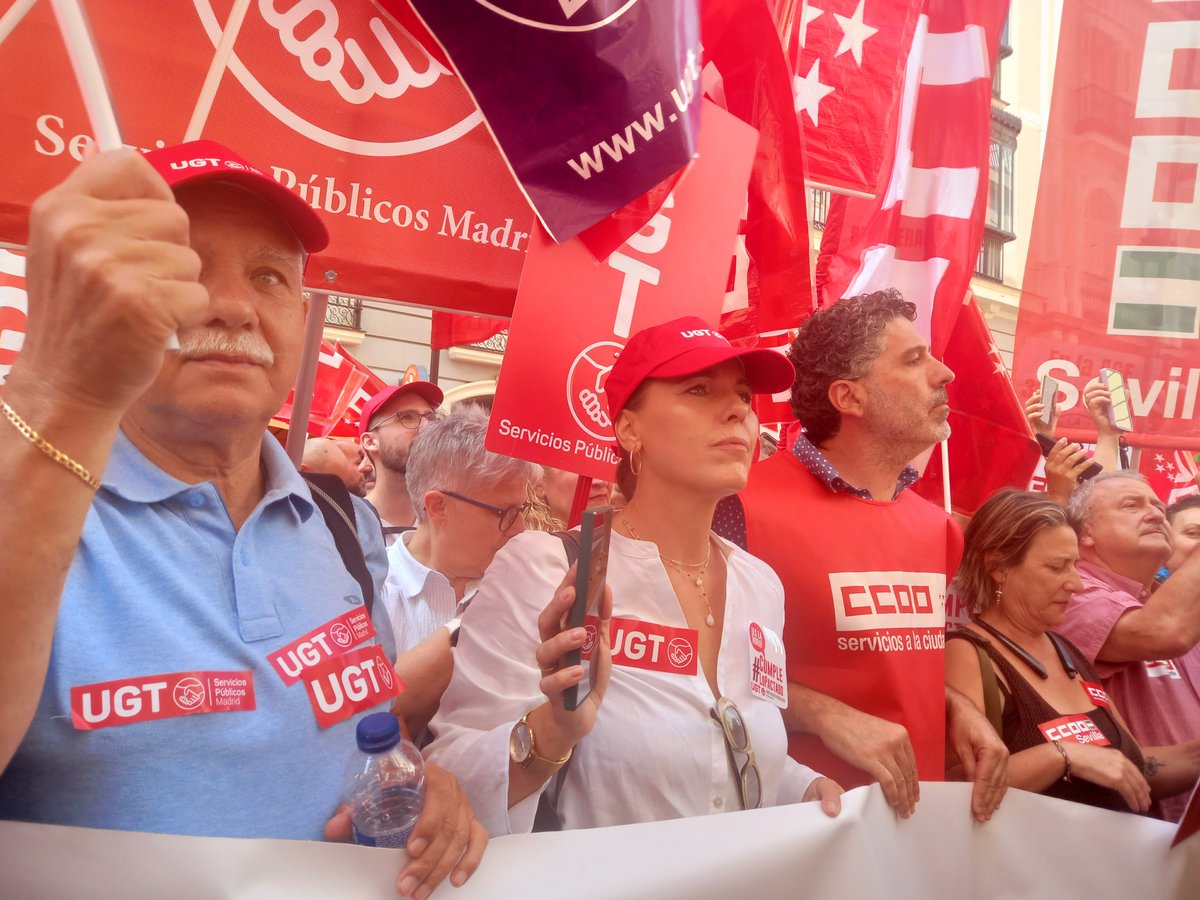 UGT_SP's tweet image. UGT y CCOO se concentran para exigir al Gobierno el cumplimiento íntegro de los acuerdos suscritos en la Función Pública.

#EsLaHora #CumpleLoPactado

ugt-sp.es/ugt-y-ccoo-se-…