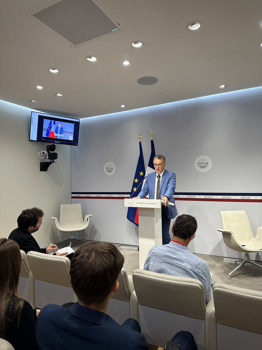 BernardDelcros's tweet photo. 🎙️Au @Senat, j’ai présenté à la presse mon rapport : «Sauver le #FNADT», adopté la semaine dernière en commission des finances

Le constat est clair : cet outil, apprécié des acteurs locaux, est menacé. Il faut le préserver!

👉Un levier essentiel pour l’aménagement du territoire https://t.co/pD3GSPu06L