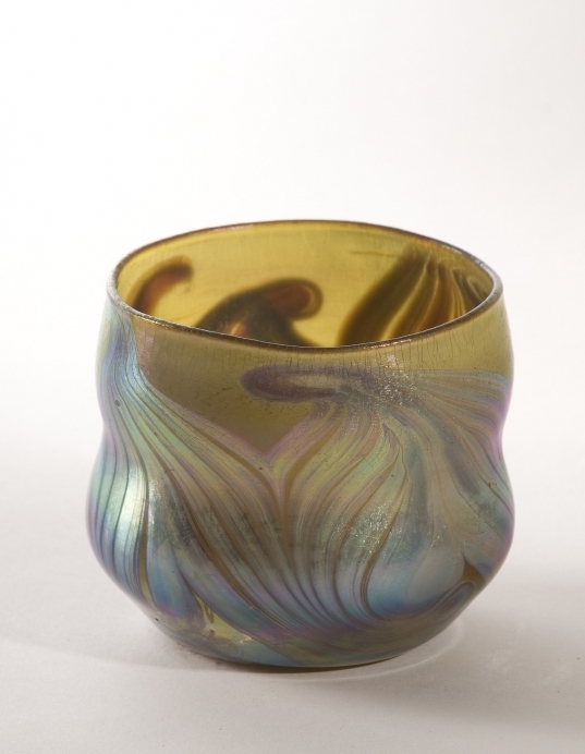 Vase wikiart.org/en/louis-comfo…