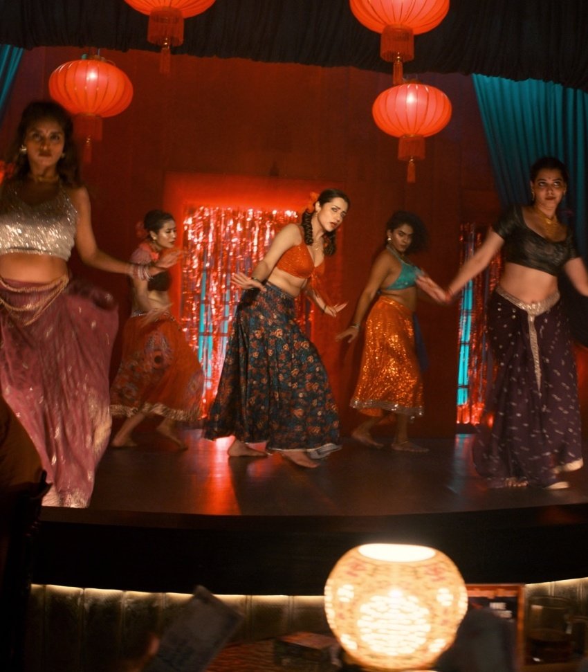 Trisha Maami in low class bar dancer 💃👄💋