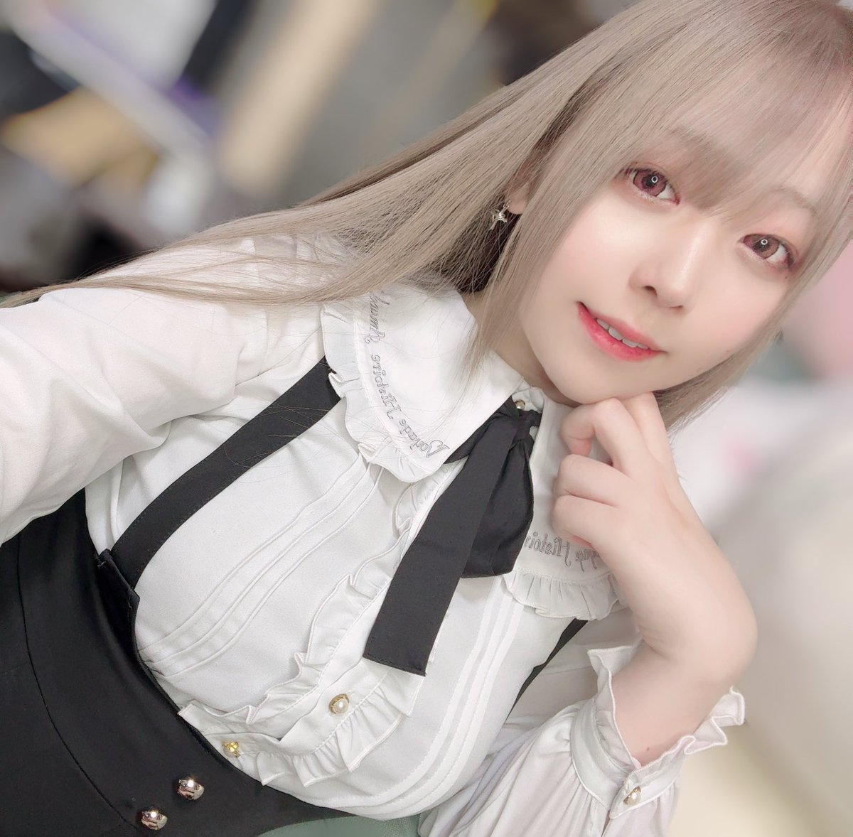 家で撮ると髪色がっつりミルクティ〜！