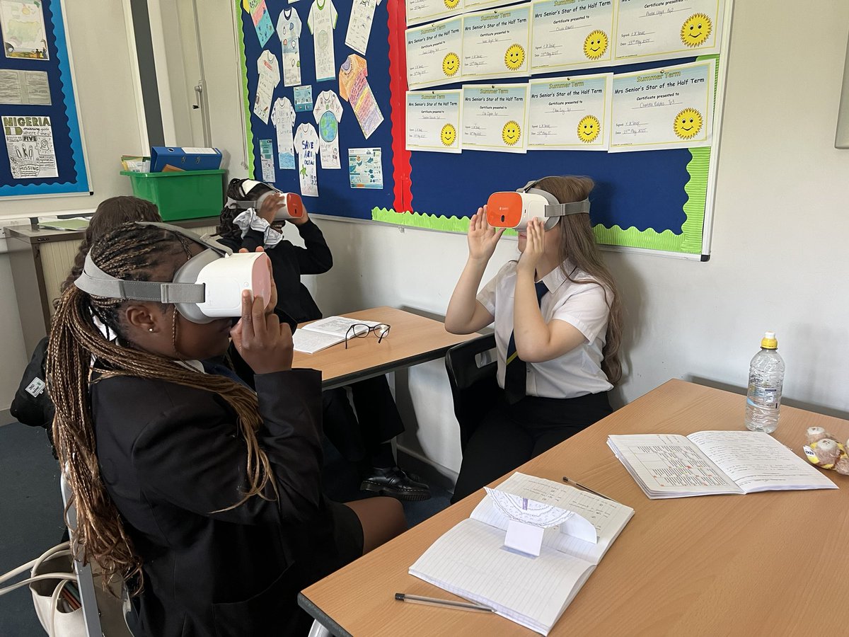 Today 8P1 loved trialling the ClassVR headsets to bring far away environments to life in the classroom 🌍 Exciting things to come for the new 2025.26 curriculum!