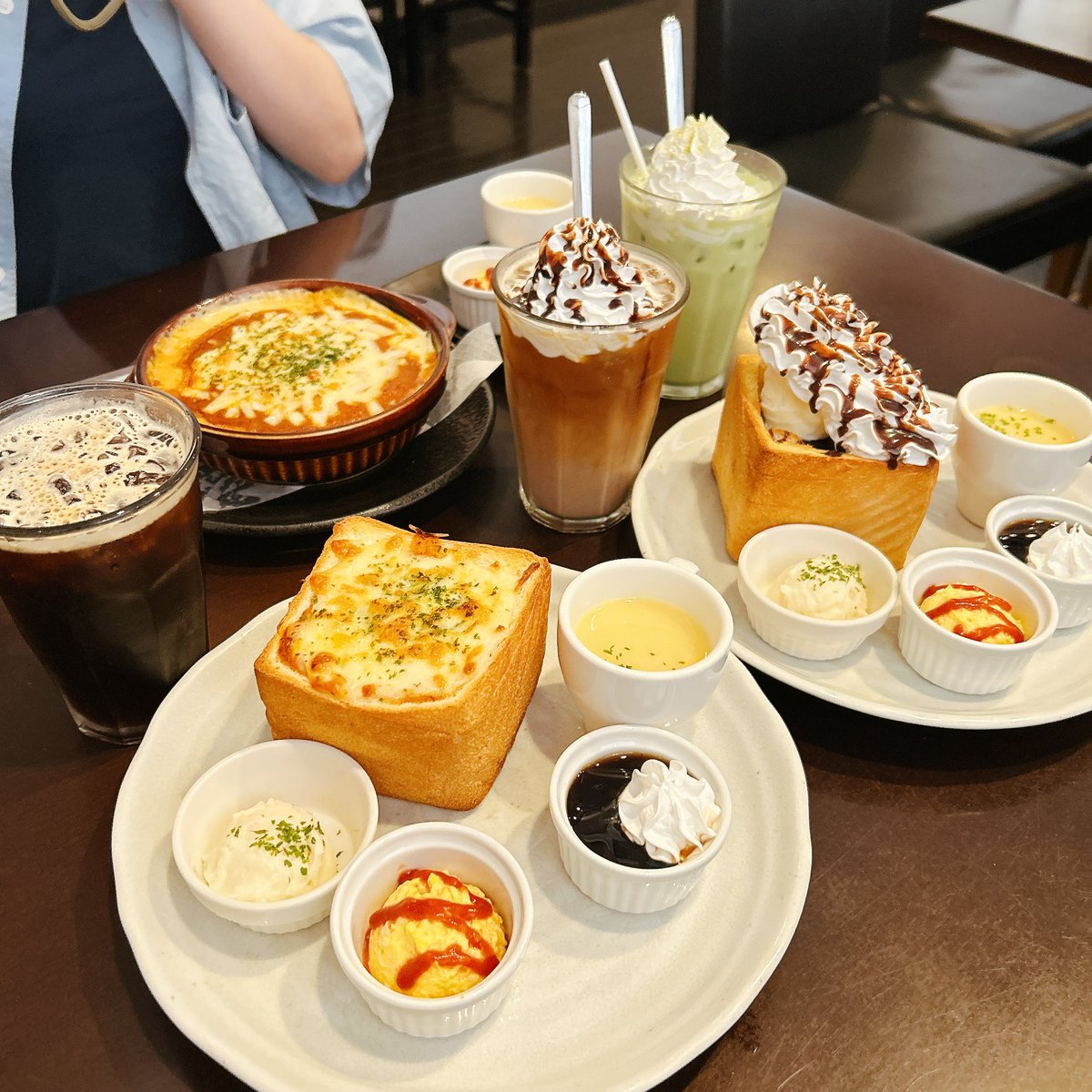 rikarinah's tweet photo. 長女が大学の友達と一緒に数日間帰省中。今日は一宮市観音寺の池田屋でモーニングしてきました。焼きショコラにパングラタン、チーズドリア。甘いのとしょっぱいのでボリュームのあるサイコロトーストも最後まで美味しい😋
夕方2人が帰ったら急に静かで淋しい… https://t.co/RKUctRRVrW