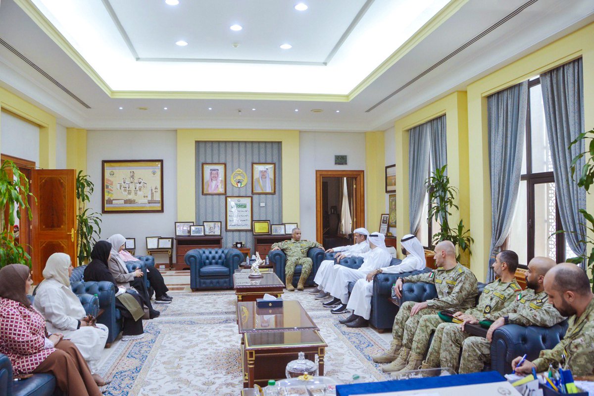 المعاون للعمليات والتدريب استقبل وفداً من ديوان المحاسبة

استقبل المعاون للعمليات والتدريب اللواء الركن دكتور فالح شجاع فالح وفداً من ديوان المحاسبة برئاسة مدير إدارة التخطيط الاستراتيجي المهندس فيصل العدواني، للاطلاع على الخطة الاستراتيجية للحرس الوطني 2030 (حماية وطن).
 ورحب