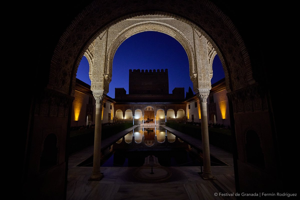 El día de los pájaros 🐦  Ayer vivimos una jornada inolvidable con Pierre-Laurent Aimard, que convirtió Granada en un inmenso paisaje sonoro con su interpretación íntegra del 'Catalogue d’Oiseaux' de Olivier Messiaen.

📷 @ferminius