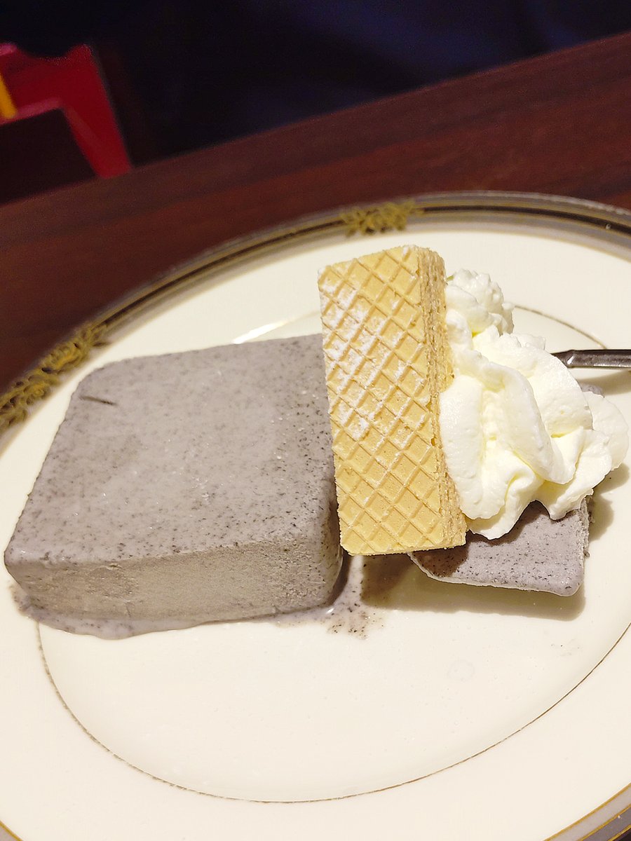 💗ファンアート💗
Tennさんのご飯が美味しすぎて感動したので
 看板っ子のテン君を描かせて頂きました。

私は帆立貝柱とナマズのクリーム煮と
黒ゴマコンクリートが好きです～😚💕 

※現在イラストの仕事は受けていません。
※イラストのダウンロードは <a href="/TennBar/">Bistoria Bar  Tenn(店長用)</a> さんのみ可 
#tennbar