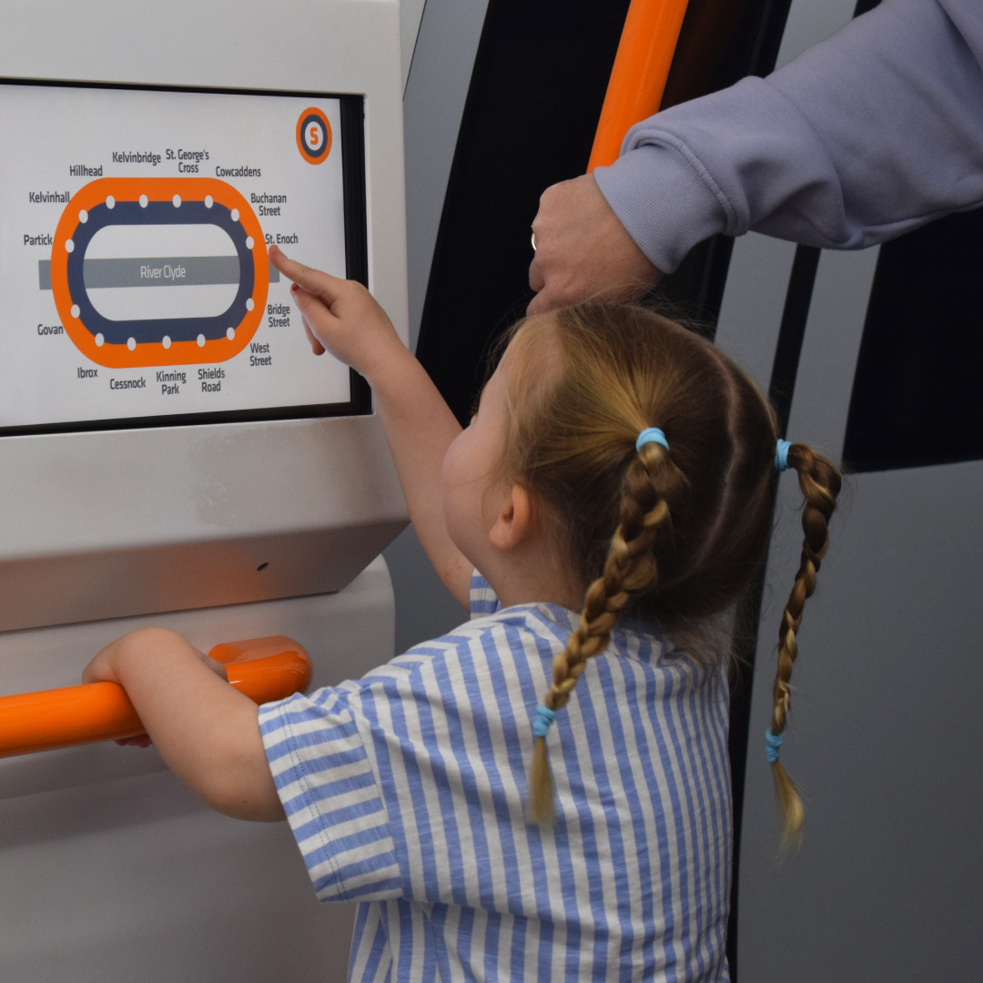 Want to take your little one on an adventure this summer? Until 19 August, kids go free! More fun, more exploring, less spending! 🤩🧡 

Adventure awaits - plan your trip today! 👉 spt.co.uk/subwayexplorer…