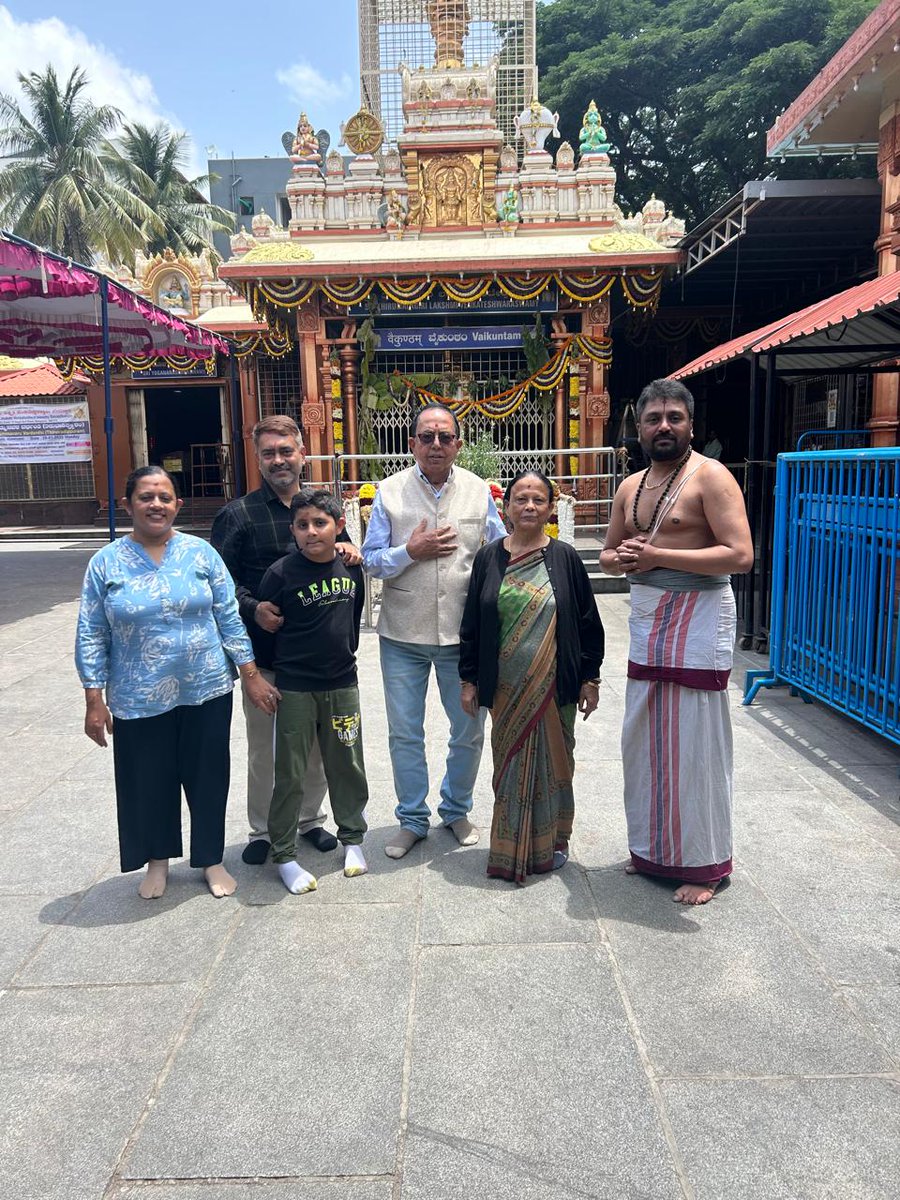 biswabandhusen's tweet photo. বেঙ্গালুরু তে ভগবান শ্রী শ্রী বালাজি ভেঙ্কটেস্বর তিরুপতি মন্দিরে আমরা সবাই ভক্তিভরে পুজো দিয়ে সকলের মঙ্গল কামনা করি । https://t.co/UbVKPeyK1M